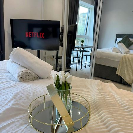 Kayz Lodge- Luxury Ensuite-Private & Shared Accommodation In A New House At The Olympic Village Overlooking Stratford Westfield And Tube Station London Exterior foto