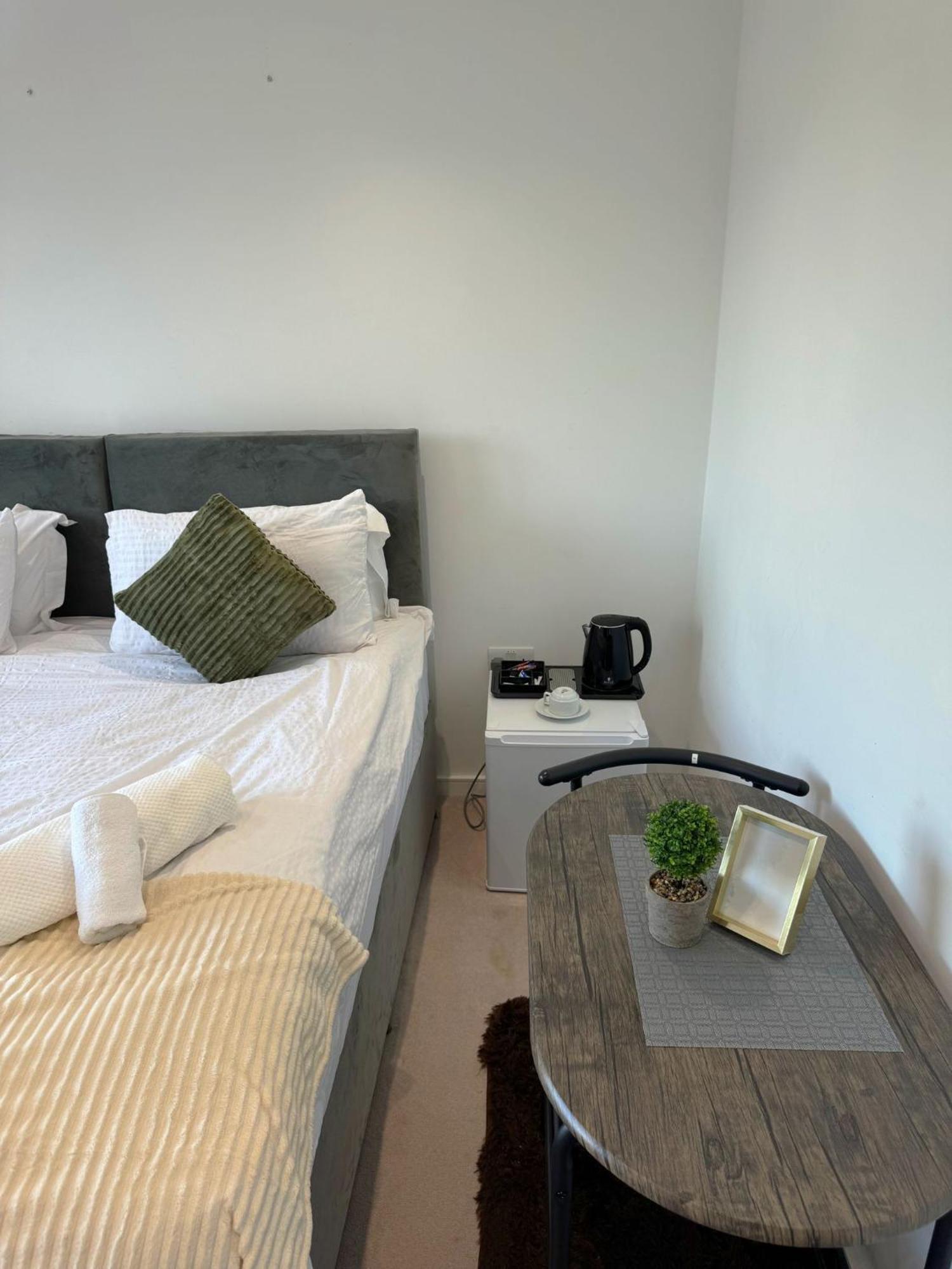 Kayz Lodge- Luxury Ensuite-Private & Shared Accommodation In A New House At The Olympic Village Overlooking Stratford Westfield And Tube Station London Exterior foto