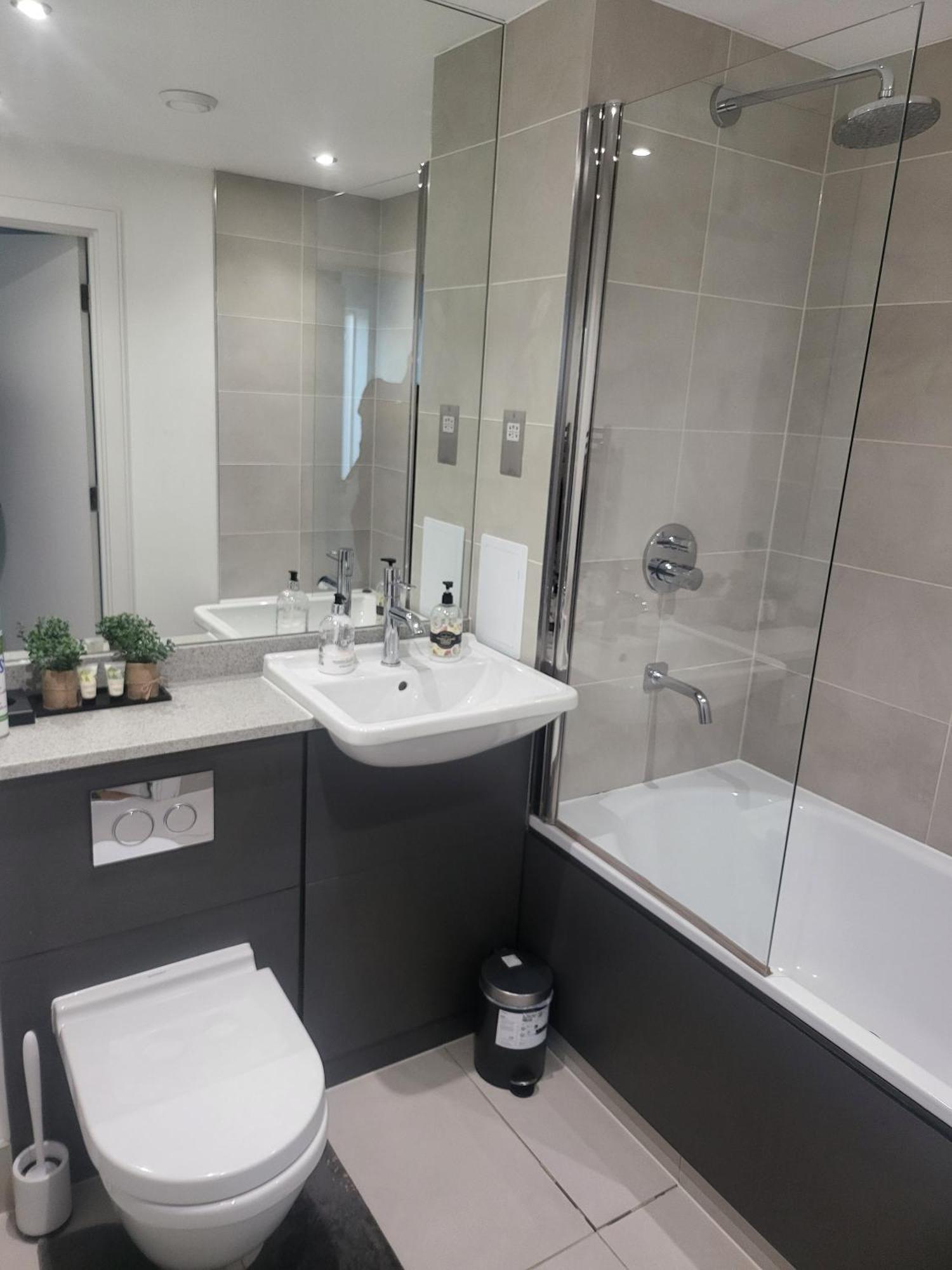 Kayz Lodge- Luxury Ensuite-Private & Shared Accommodation In A New House At The Olympic Village Overlooking Stratford Westfield And Tube Station London Zimmer foto