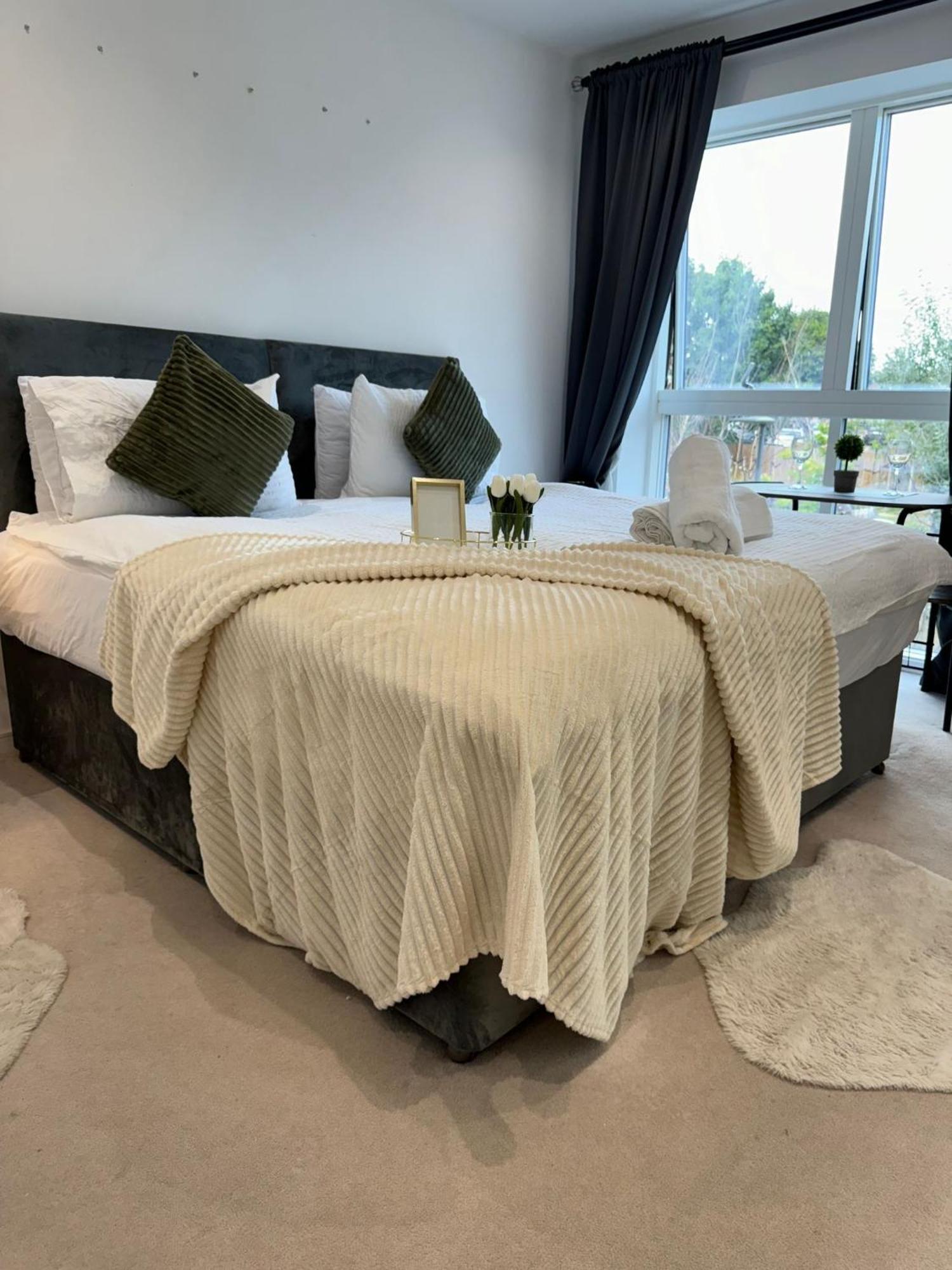 Kayz Lodge- Luxury Ensuite-Private & Shared Accommodation In A New House At The Olympic Village Overlooking Stratford Westfield And Tube Station London Exterior foto